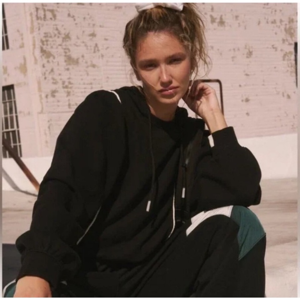 NWOT Free People Movement Sandstorm hoodie in black - L - Picture 4 of 13